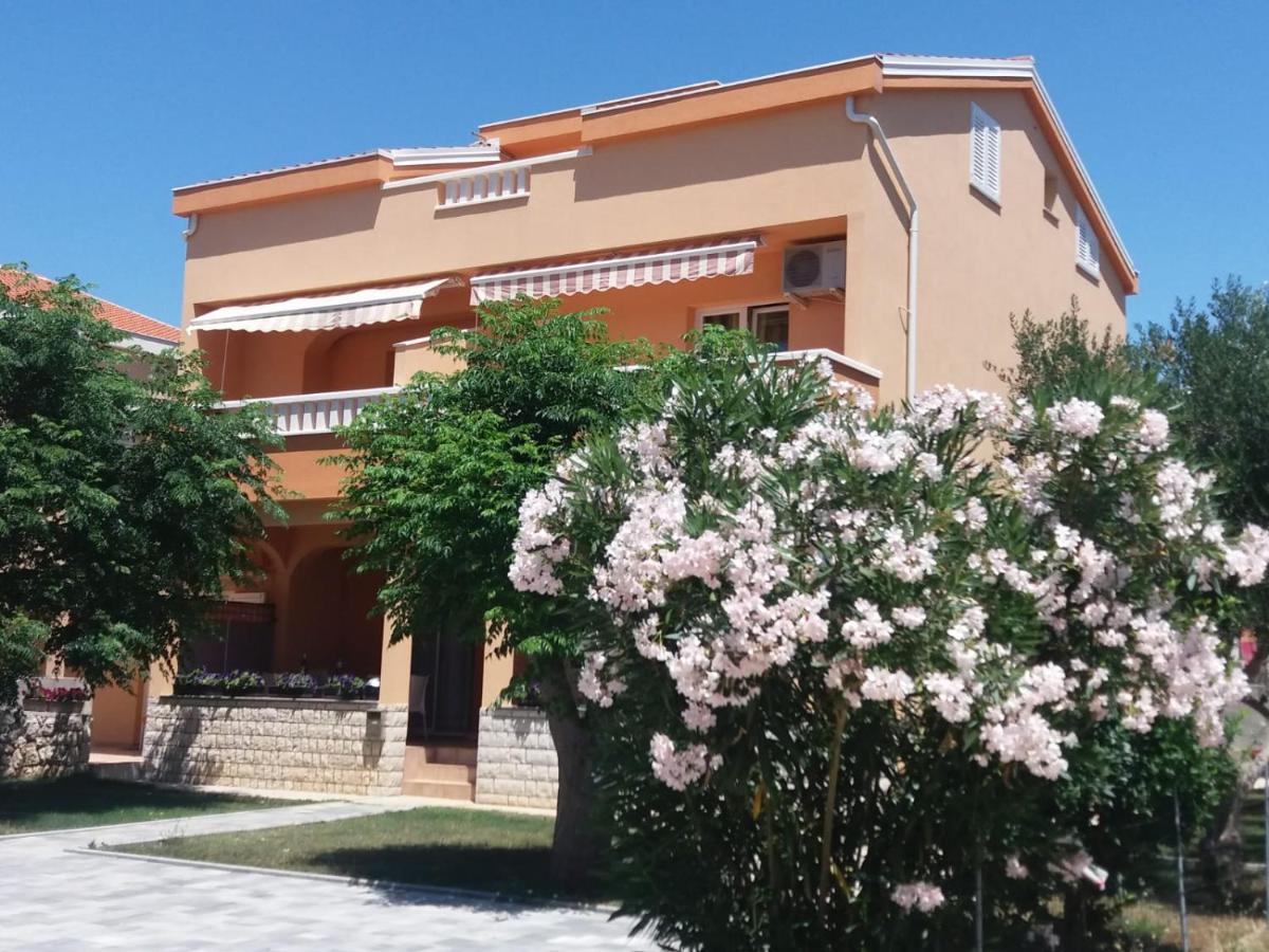 Apartmani Ruza Novalja Ngoại thất bức ảnh