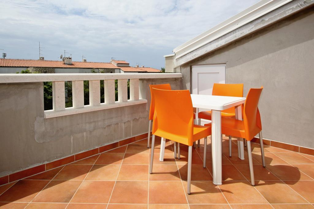 Apartmani Ruza Novalja Ngoại thất bức ảnh