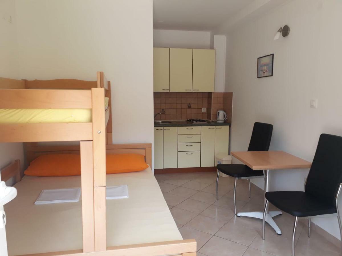 Apartmani Ruza Novalja Ngoại thất bức ảnh